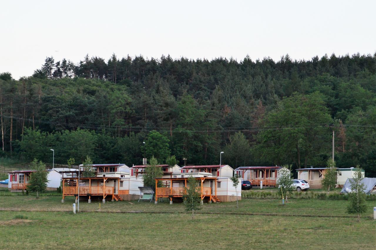Hotel Mobilheimy U Prehrady Horní Dunajovice Zewnętrze zdjęcie
